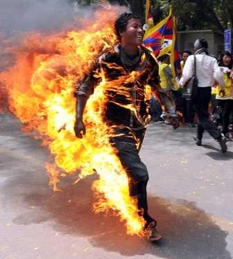 tibetano fogo próprio corpo